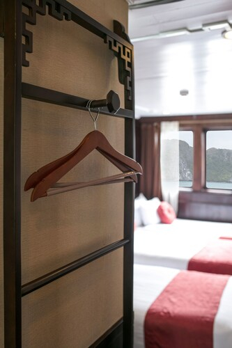 Halong Majestic Legend Cruise, Hạ Long