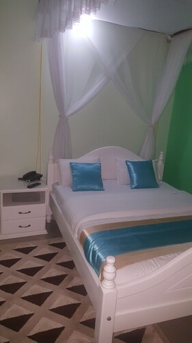 Luhan suites, Buikwe