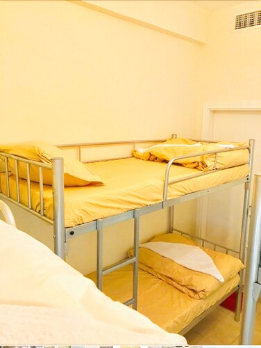 California Hostel,