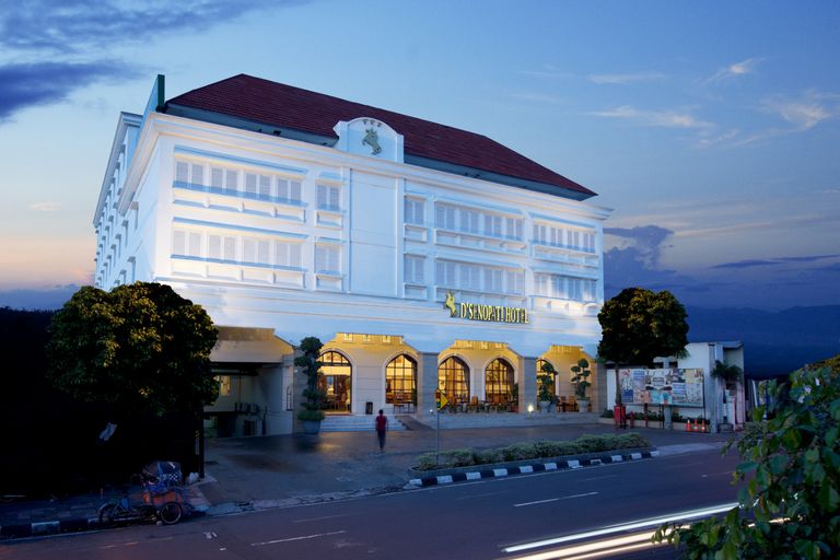 Exterior & Views 1, D'Senopati Malioboro Grand Hotel, Yogyakarta