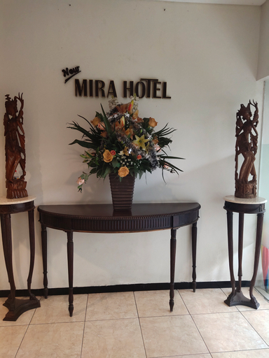 NEW MIRA HOTEL by Rainbows House, Semarang