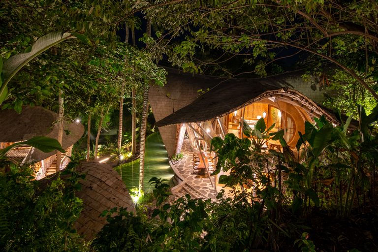 Exterior & Views 14