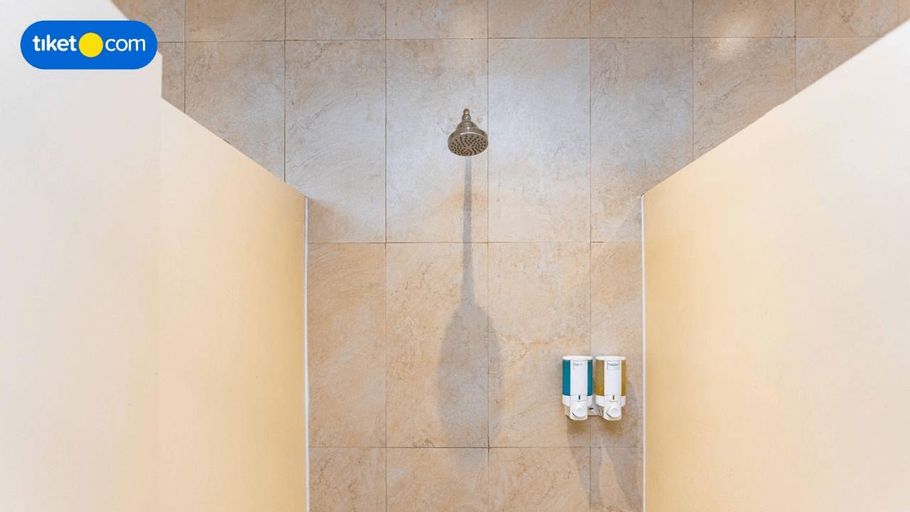 Bathroom 20