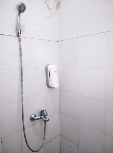 Bathroom 4, Wisma Anton Soedjarwo Depok, Depok