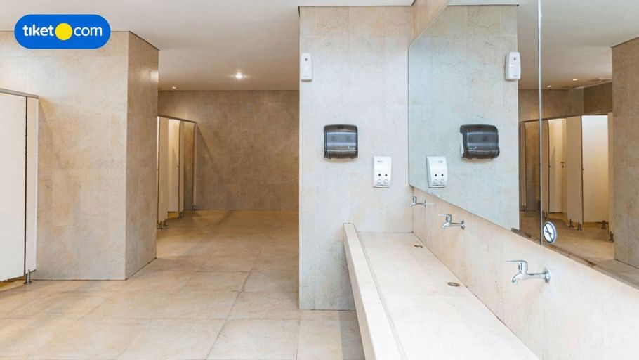 Bathroom 16