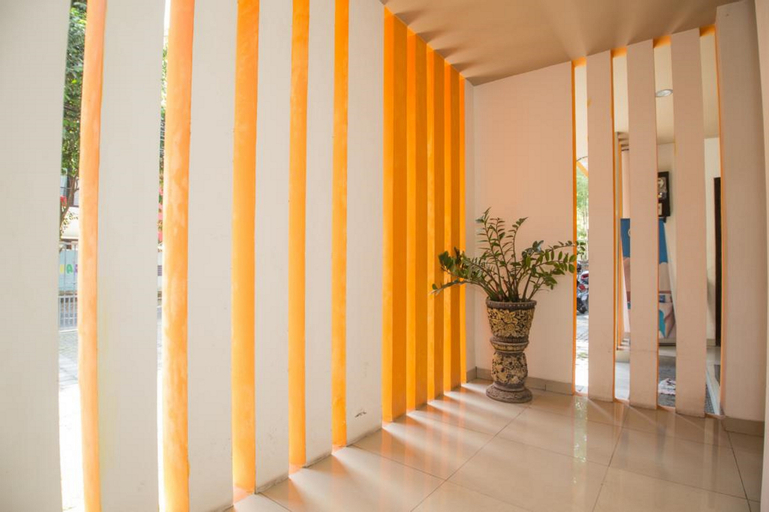 Adikara Renon, Denpasar