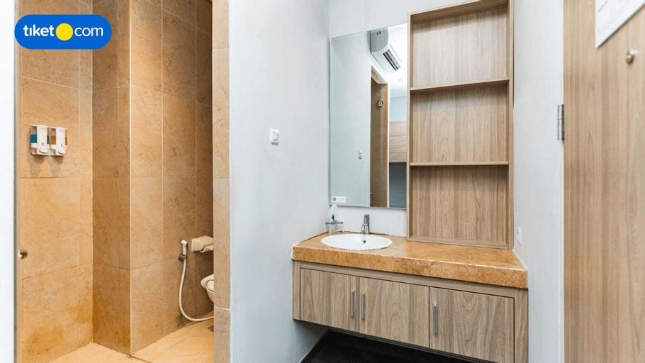 Bathroom 10