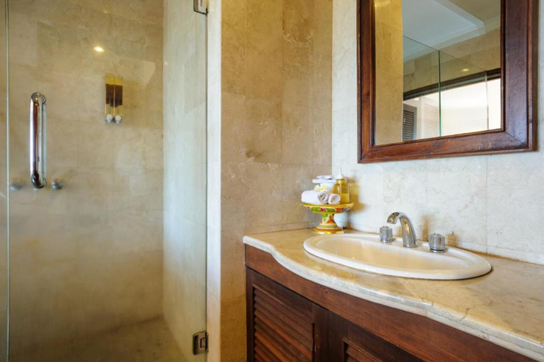Bathroom 3, Lakeview Hotel and Restaurant, Bangli