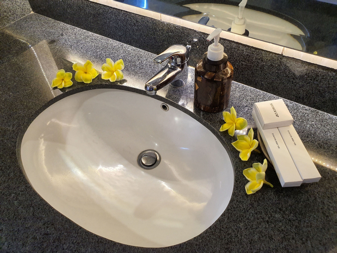 Bathroom 15