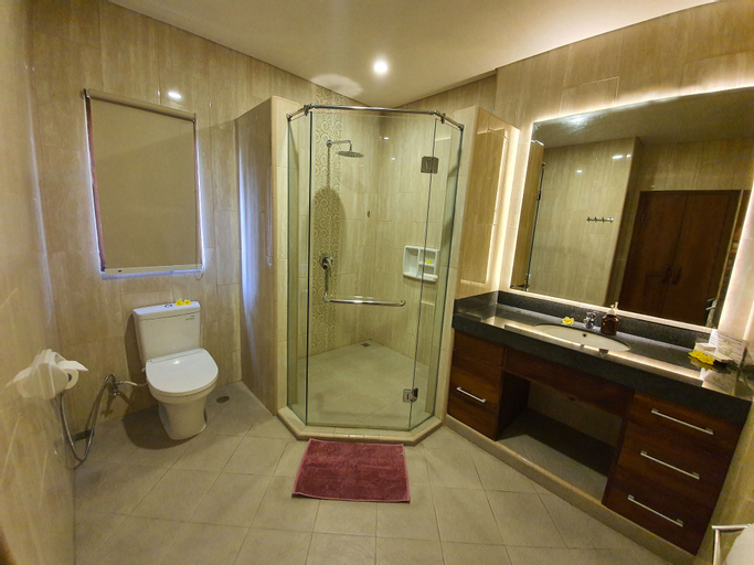 Bathroom 14
