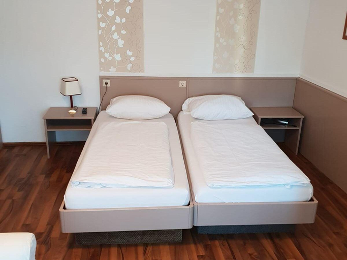 Bedroom 4, Hotel Restaurant Knechtstedener Hof, Rhein-Kreis Neuss