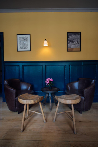 Public Area, the crown and thistle, Oxfordshire