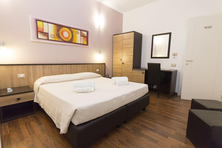 Bedroom 2, Lewisrooms Domo, Cagliari