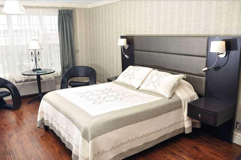 Bedroom 2, Claymore Inn, Antigonish