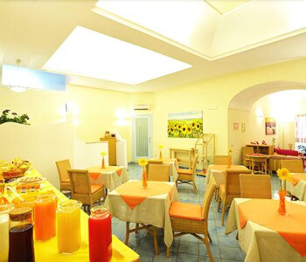 Food & Drinks 5, Sharon House, Salerno