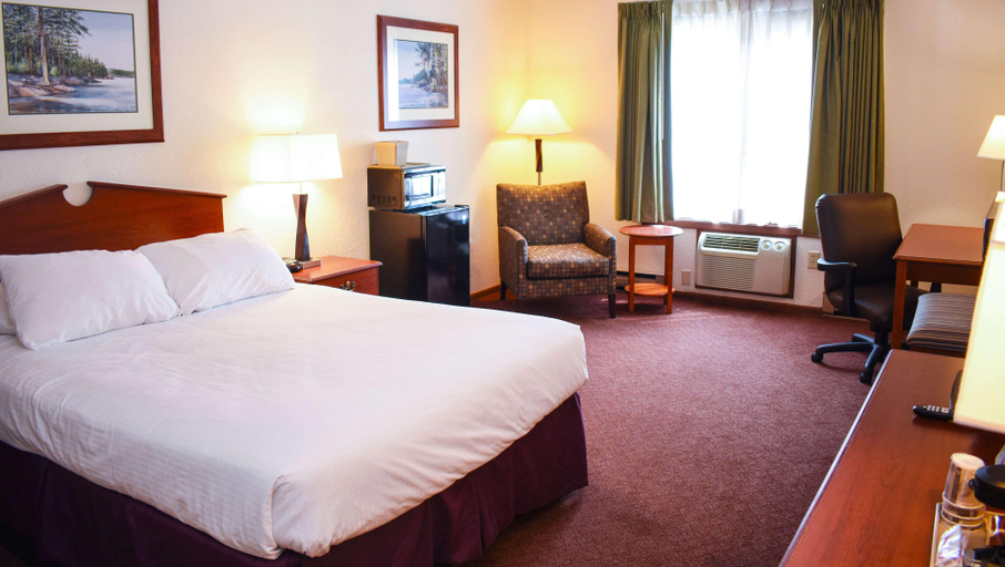 Bedroom 3, Magnuson Hotel Country Inn, Marquette