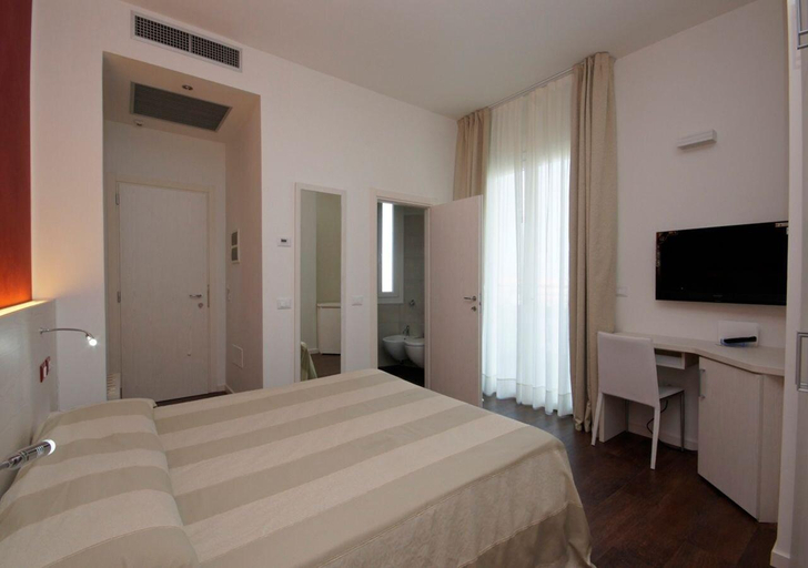 Bedroom 3, Hotel Aragosta, Rimini