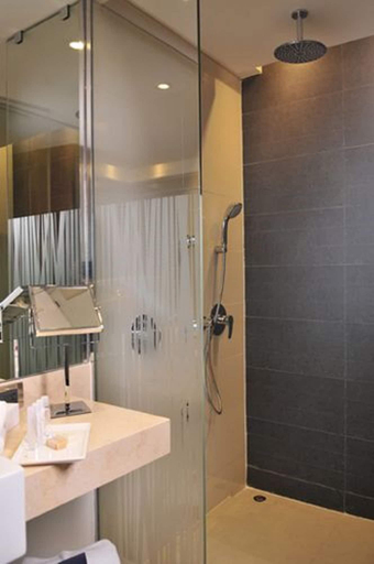 Bathroom, Hotel Dreams Pedro de Valdivia, Valdivia