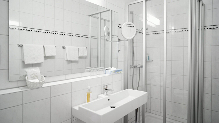 Bathroom 4, Hotel Hansablick Berlin, Berlin