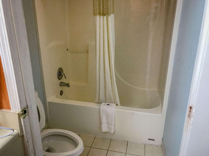 Bathroom 3, Americas Best Value Inn Ozark, Franklin