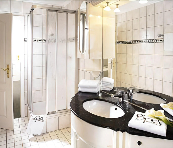 Bathroom 5, Waldecker Hof, Waldeck-Frankenberg