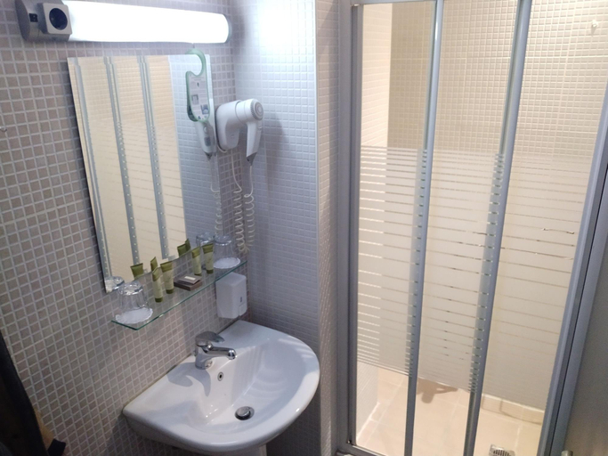 Bathroom 5, Rent Rooms Thessaloniki, Central Macedonia