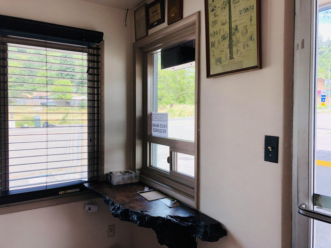 Public Area 2, Motel Garberville, Humboldt