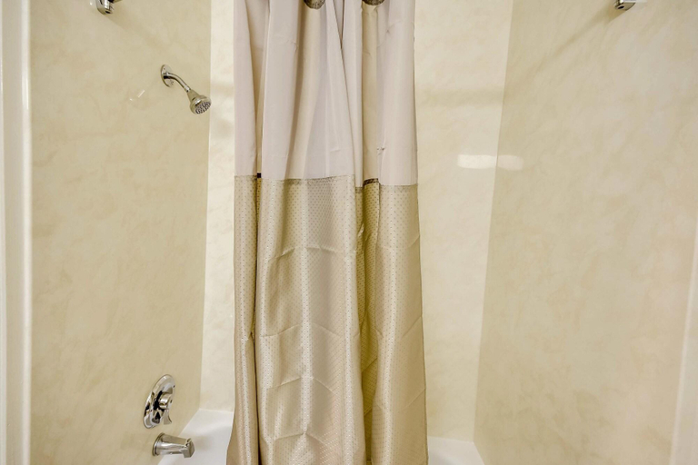 Bathroom 3, Studio 6-Houston, TX - Hobby South GA, Houston