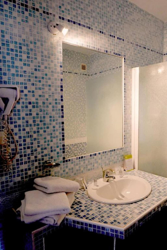 Bathroom 4, Le Catalan, Pyrénées-Orientales