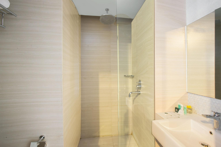 Bathroom, Pesonna Hotel Tegal, Tegal