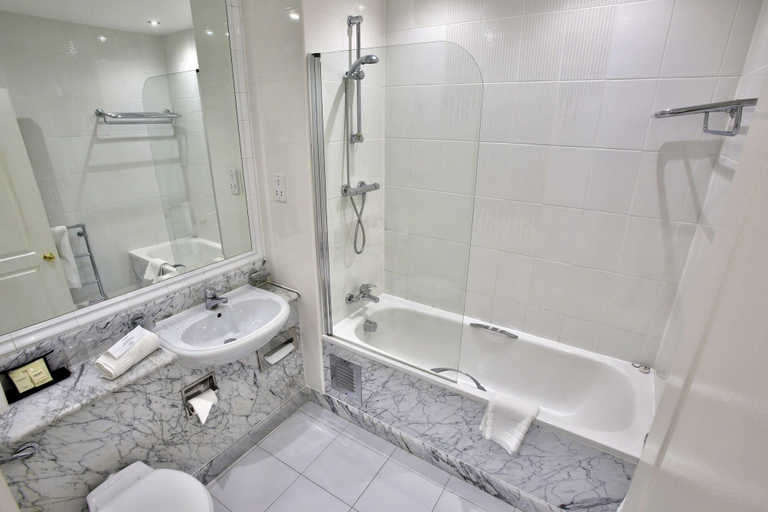 Bathroom 4, Quorn Grange Hotel, Leicestershire