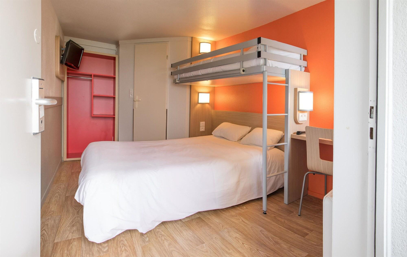 Bedroom 2, Premiere Classe Nantes Est St Sebastien Sur Loire, Loire-Atlantique