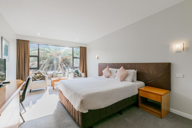 Bedroom 4, Boulevard Hotel, Waitakere