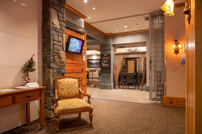 Public Area 2, Rundlestone Lodge Banff, Division No. 15