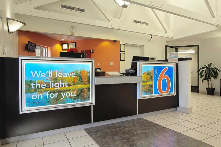 Public Area 2, Motel 6 Piscataway, Middlesex