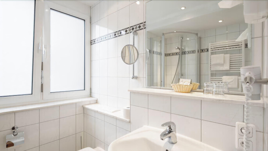 Bathroom 5, Zum Goldenen Ochsen, Aschaffenburg