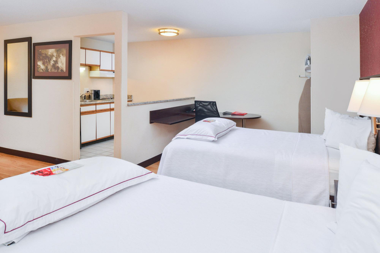 Bedroom 3, Red Roof PLUS+ & Suites Guilford, New Haven