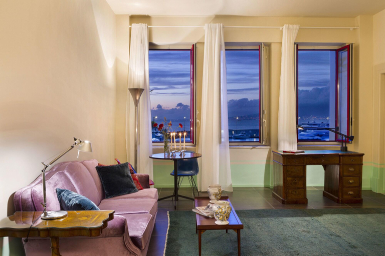 Bedroom 4, Marina Piccola 73, Napoli