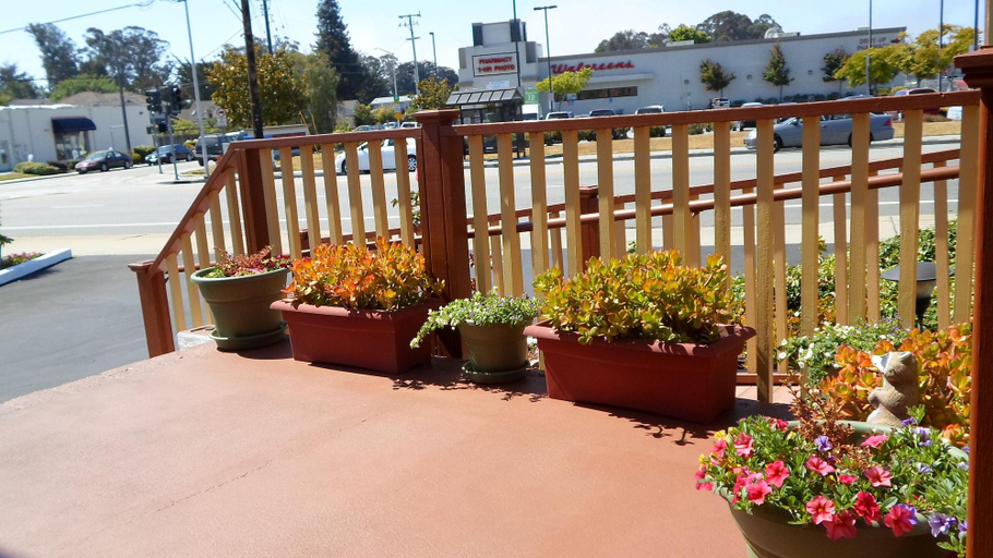 Public Area 2, Hitching Post Studios Inn, Santa Cruz
