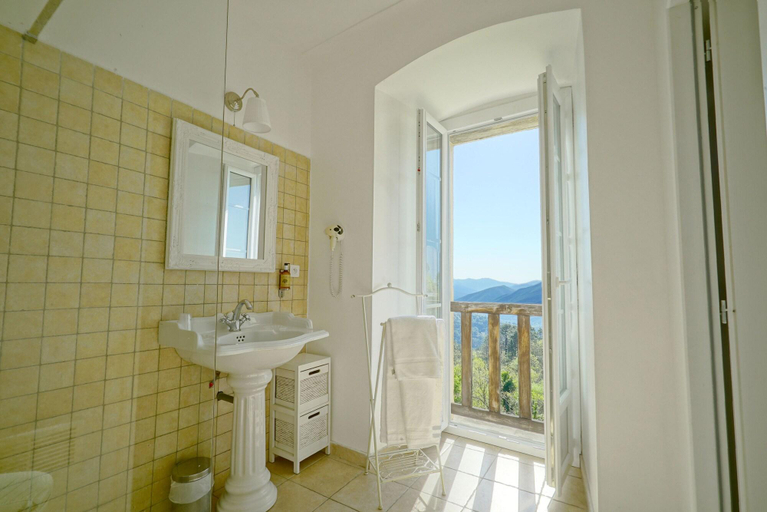 Bathroom 4, U Frascone, Haute-Corse