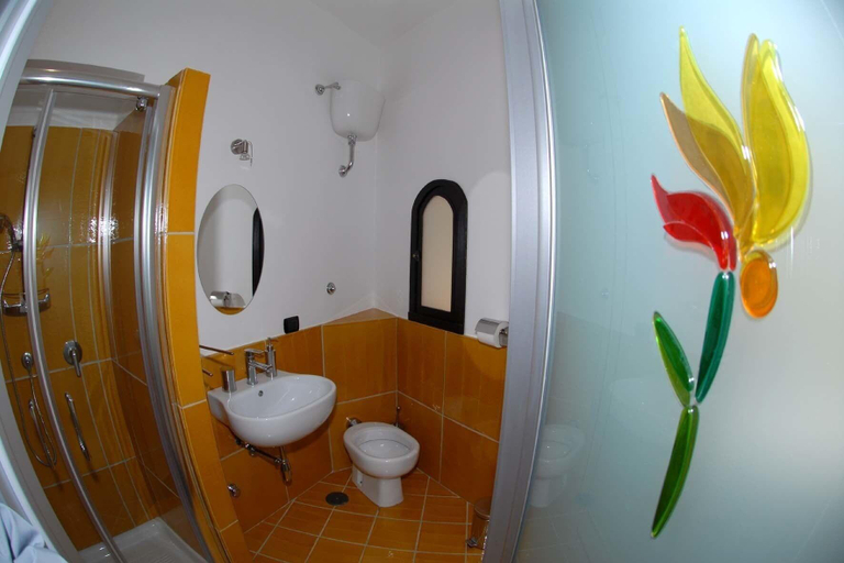 Bathroom 4, Casa Del Monacone, Napoli