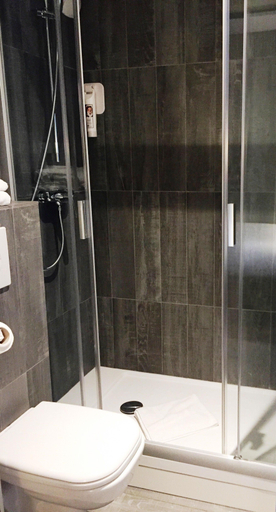 Bathroom 4, Ibis Clichy Centre Mairie, Hauts-de-Seine