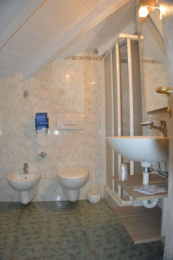 Bathroom 4, Hotel Ristorante Sempione, Varese