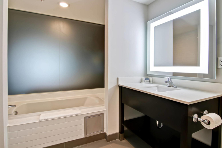 Bathroom 4, TownePlace Suites Kincardine, Bruce