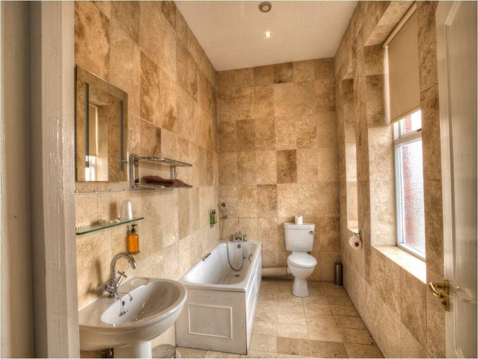 Bathroom 4, the waterloo hotel, Newport