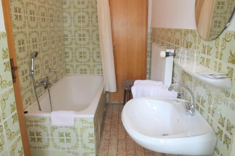 Bathroom 4, Hocher Hotel Cafe, Ansbach
