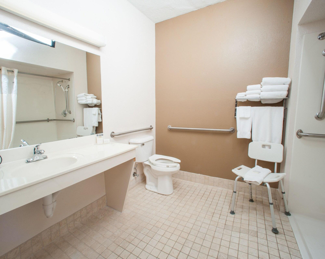 Bathroom 4, Northfield Inn And Suites, Sangamon