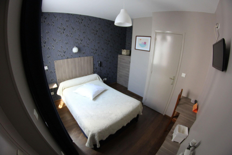Bathroom 4, Hotel des Arts, Hérault