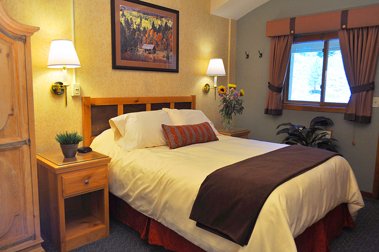 Bedroom 3, Olympic Village Inn, Placer