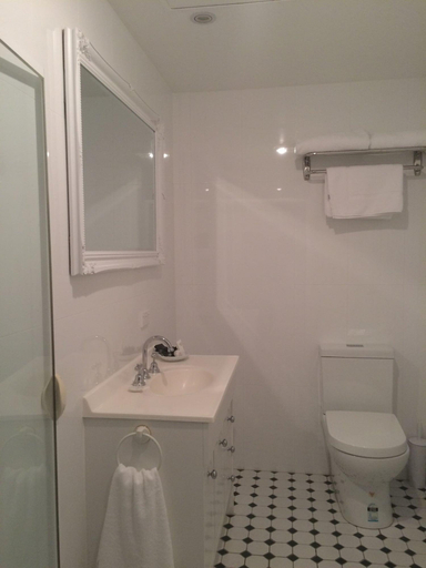 Bathroom 4, Macquarie Manor Hotel, Hobart